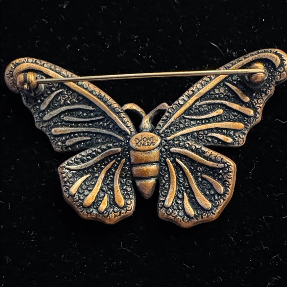 Joan Rivers Butterfly Collection Pastel
Pink Fantasy Enamel  Brooch - Picture 3 of 5